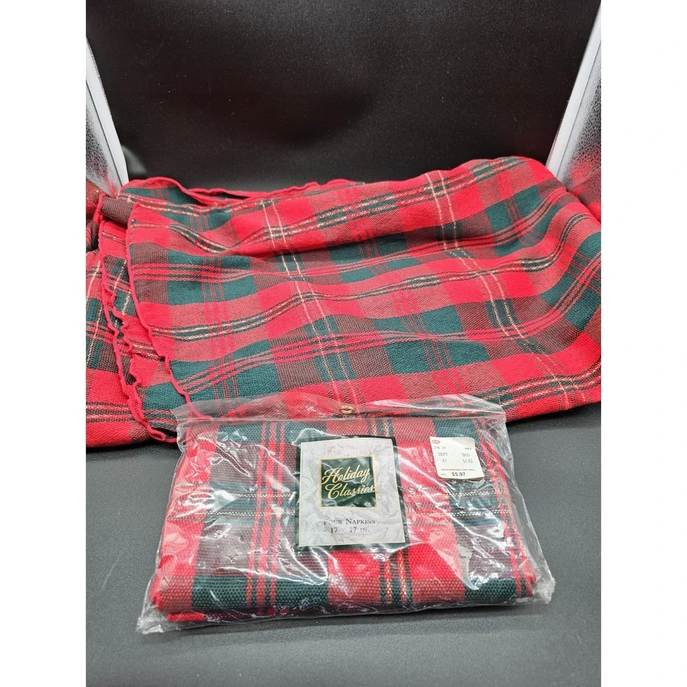 Vintage Oval Christmas Plaid Tablecloth 84
